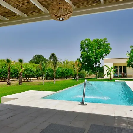 Casa de Férias Sirgole Rosa With Pool, Galatina *