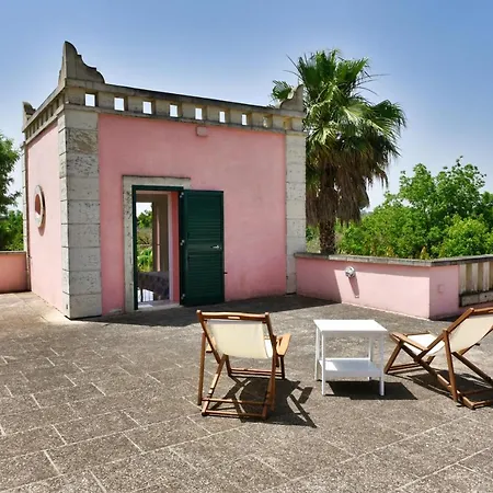 Casa de Férias Sirgole Rosa With Pool, Galatina *