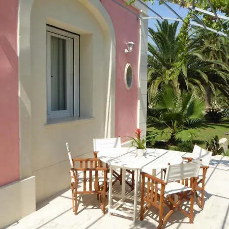 Sirgole Rosa With Pool, Galatina קוטרופיאנו