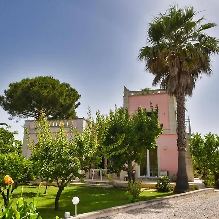 בית נופש Sirgole Rosa With Pool, Galatina